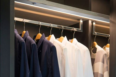 Garderobsbelysning med LED-list