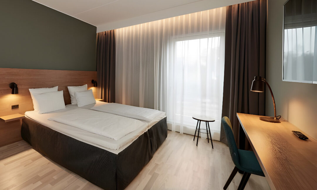 Belysning bakom gardiner hotell