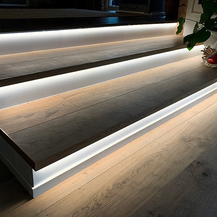 Ljuslister i trappa inomhus