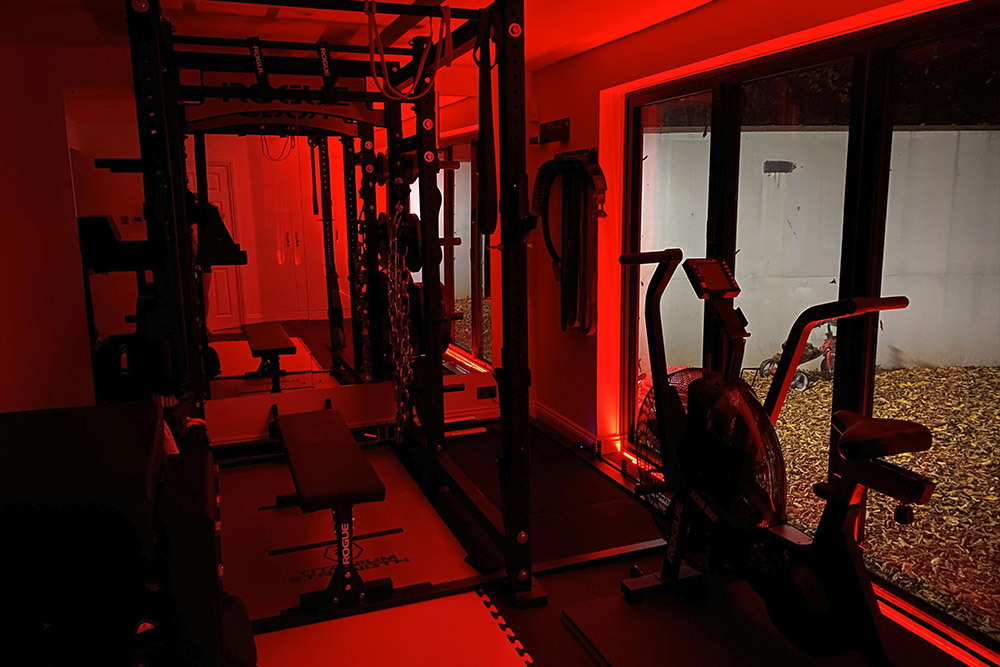 Röd rgb led lister i hemmagym