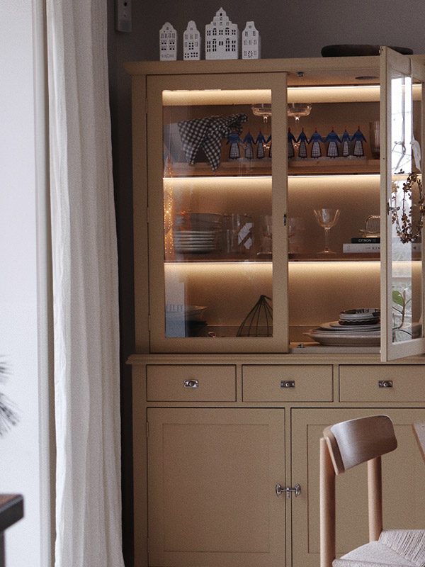 hyllbelysning i bakkant av hylla